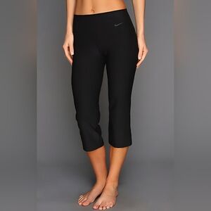 Nike Womens Size Large Black Yoga Pants Cropped Capri Workout Pants